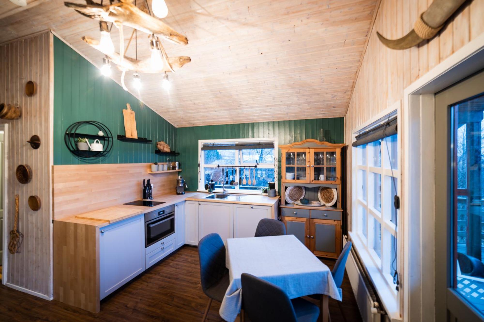 Selith - Traditional Icelandic Summerhouse With Hot Tub Ferienhaus