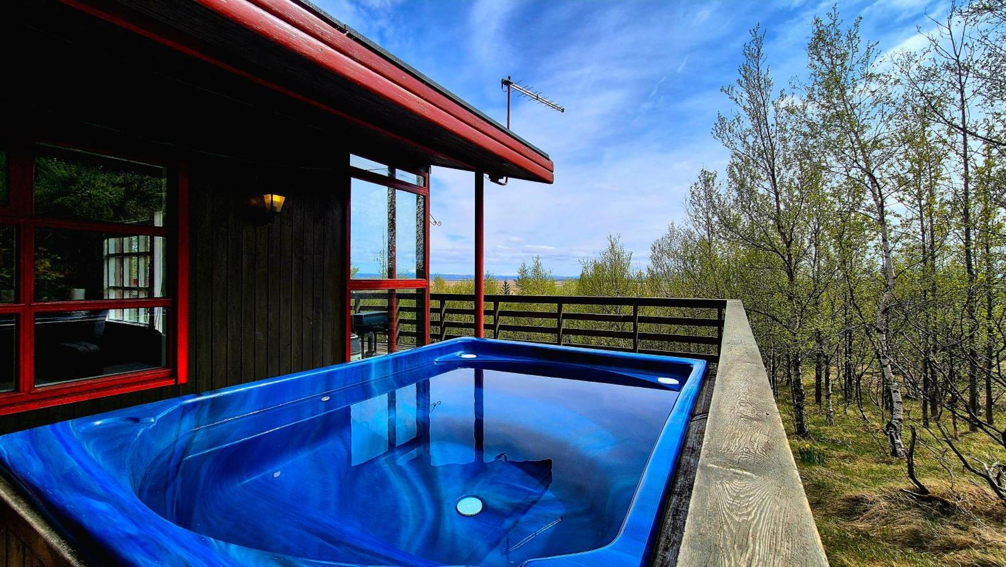 Selith - Traditional Icelandic Summerhouse With Hot Tub *