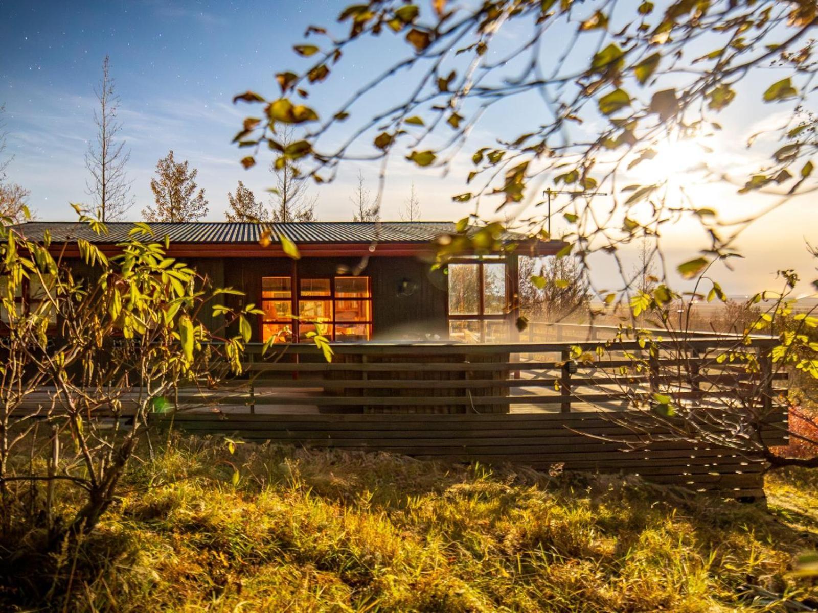 Selith - Traditional Icelandic Summerhouse With Hot Tub